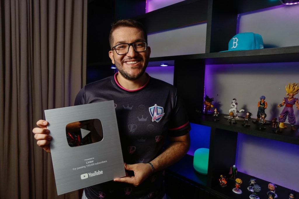 Gaules bate recorde de Casimiro ao atingir 710 mil espectadores na Twitch