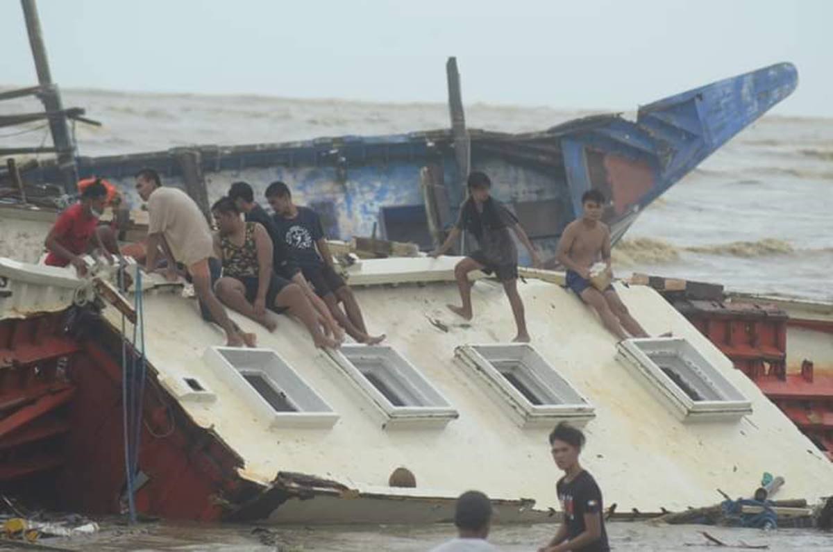Número de mortos após tufão Rai nas Filipinas vai a 375