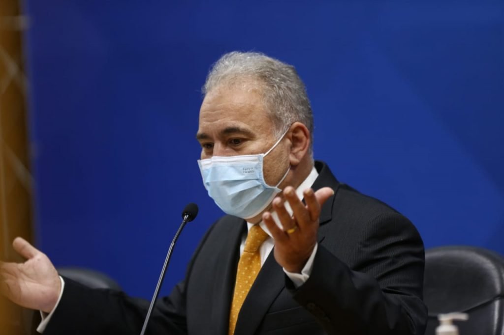 O ministro da Saúde, Marcelo Queiroga, e o ministro interino Relações Exteriores, Paulino Franco de Carvalho Neto, anunciam medida de cooperação humanitária internacional no enfrentamento à Covid-19 2