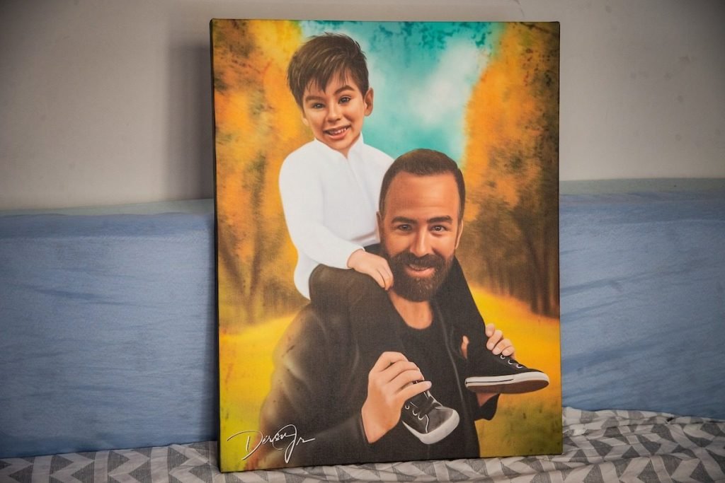 Leniel Borel, pai, e o filho, Henry, pintados em quadro após morte do menino