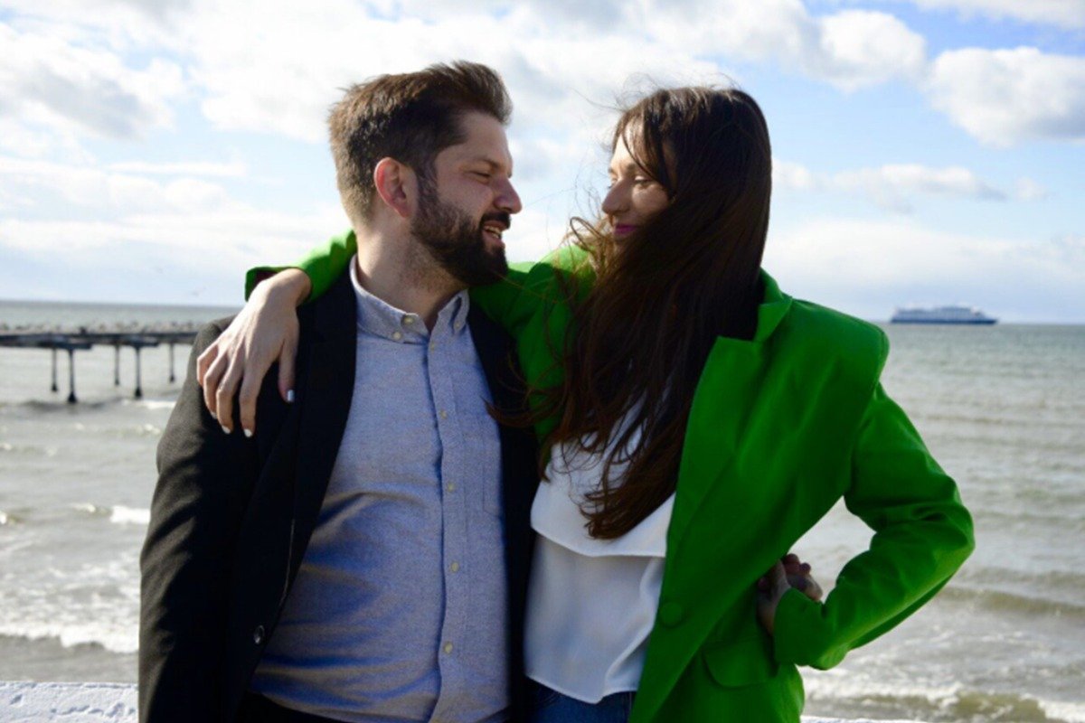 Irina Karamanos, namorada de Gabriel Boric, é líder feminista