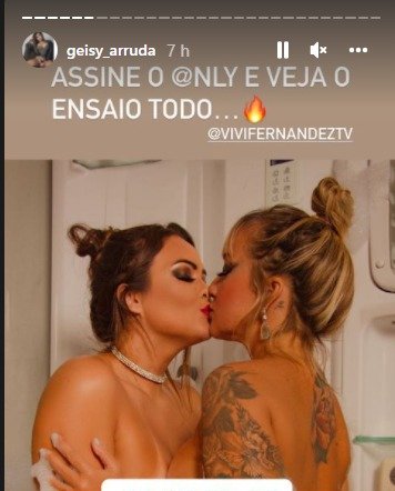 Geisy-Arruda-e-Vivi-Fernandez se beijam durante ensaio