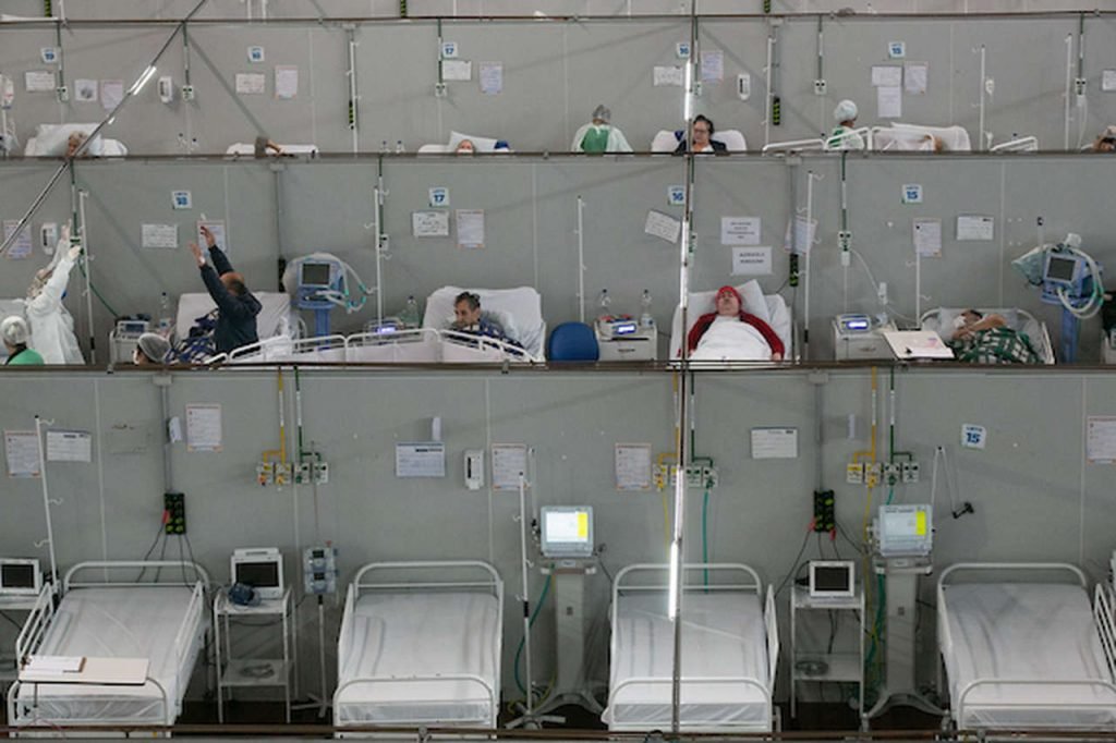 Imagem colorida de um hospital
