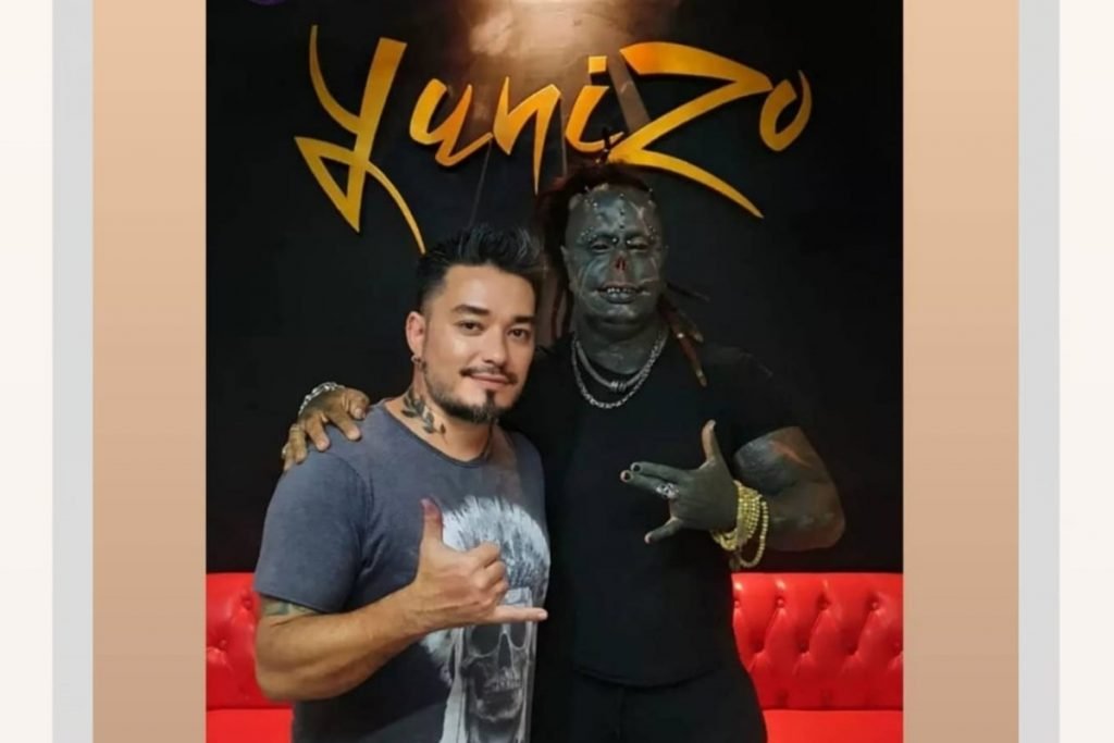 Yunizo Tatoo junto com Diabão