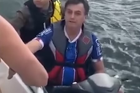 Bolsonaro em passeio de jet sky