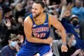 Stephen Curry comemorando