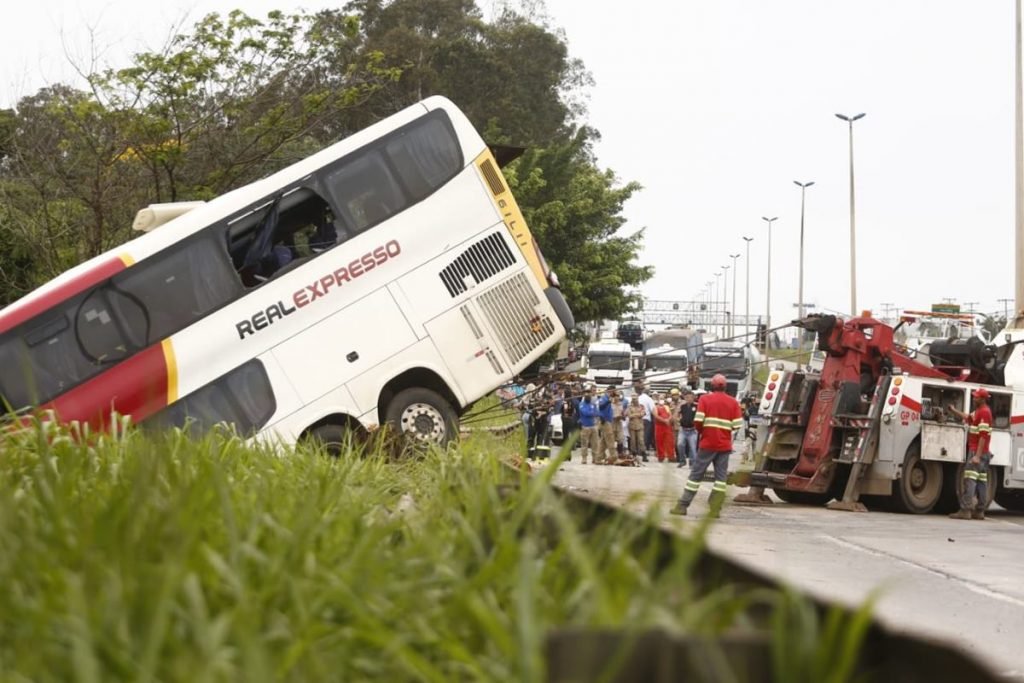 Acidente com ônibus em Aparecida de Goiânia (GO)