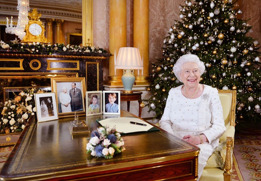 Sozinha e triste, rainha grava primeiro discurso de Natal sem Philip |  Metrópoles
