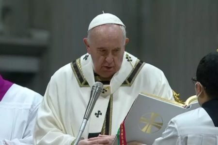 Na mensagem de Natal, papa Francisco sugere “amor à pequenez” | Metrópoles