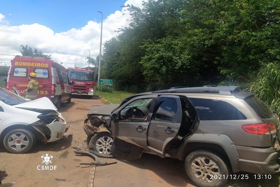 Colisão frontal na DF-080 deixa dois feridos neste feriado de Natal