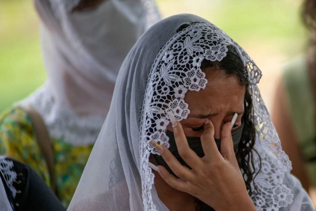 Enterro de Shirlene e Tauane, mãe e filha mortas no DFno DF