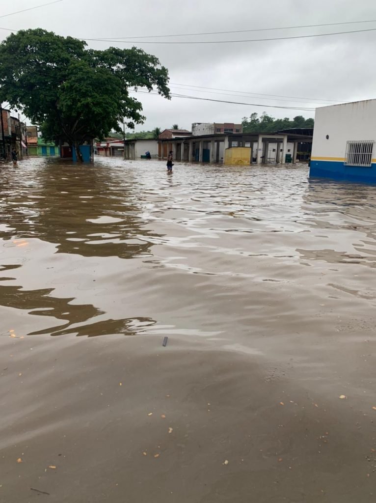 Chuva Castiga Bahia E 66 Cidades Enfrentam Emergência. Veja Imagens ...