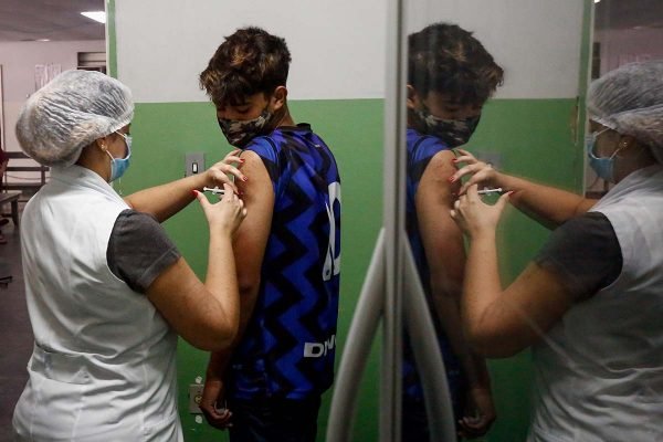 Cidade de Goiânia (GO) vacina adolescentes contra CoViD-19 a partir de 12 anos de idade 14/10/2021