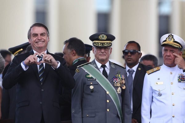 Jair Bolsonaro e comandantes militares