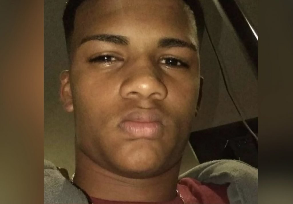 Lutador Vítor Reis de Amorim, de 19 anos, foi assassinado em um bar no Morro da Jaqueira, em São Gonçalo, na Região Metropolitana do Rio