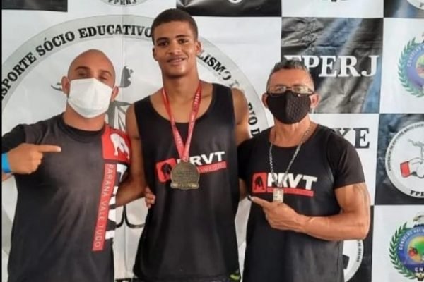Lutador Vítor Reis de Amorim, de 19 anos, foi assassinado em um bar no Morro da Jaqueira, em São Gonçalo, na Região Metropolitana do Rio