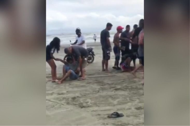 Mulher cachorro atropelado praia peruibe sao paulo corrida moto cavalo