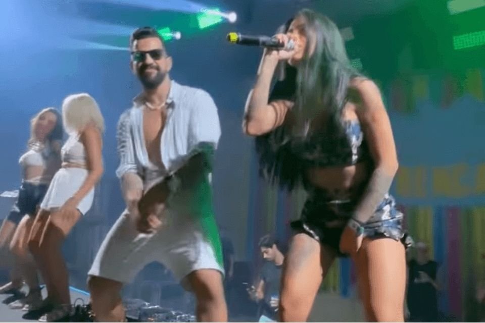 Mirella canta com Dennis em show do DJ no Réveillon Amoré
