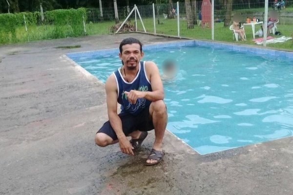 Um dos assaltantes atirou no peito de Gilvan Pereira, de 42 anos
