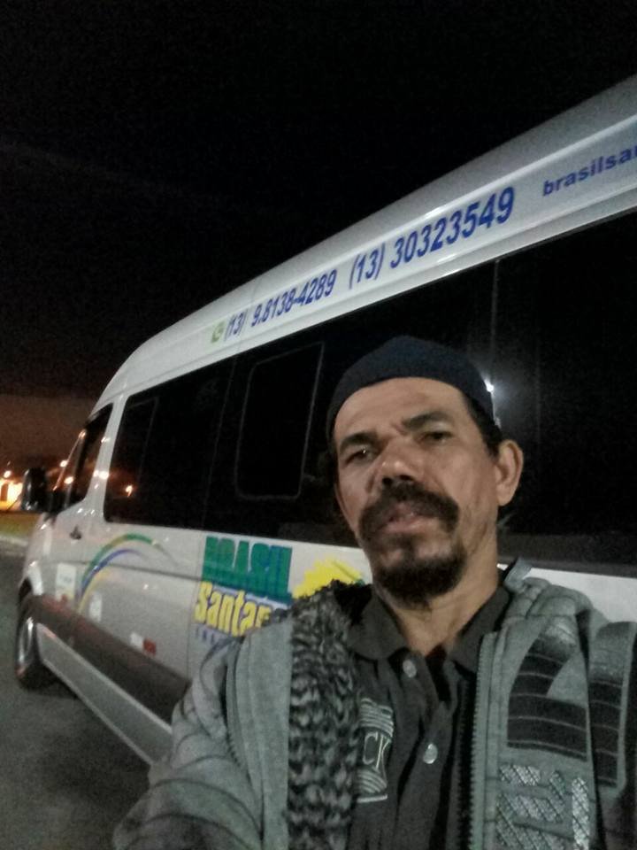 A família foi assaltada por dois homens em uma moto na Praia Grande