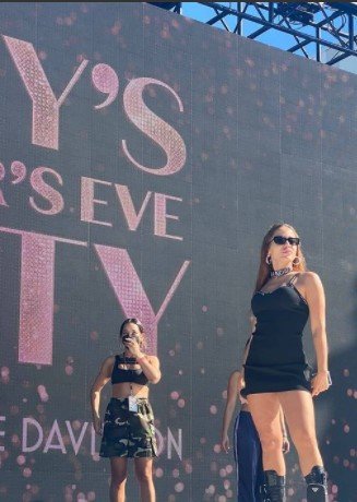 Anitta na festa da Miley Cyrus