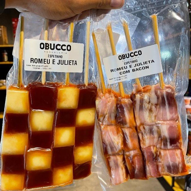 Espetinhos de carne e queijo com goiabada