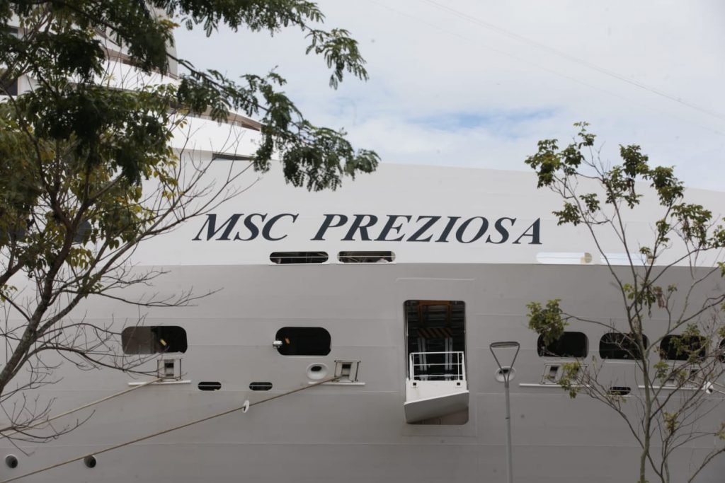 Navio Navio da MSC Cruzeiros Preziosa que está parado no porto do Rio de Janeiro em quarentena por surto de COVID 14