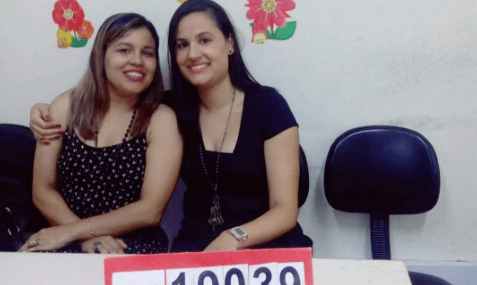 Isabella com sua irma mais velha