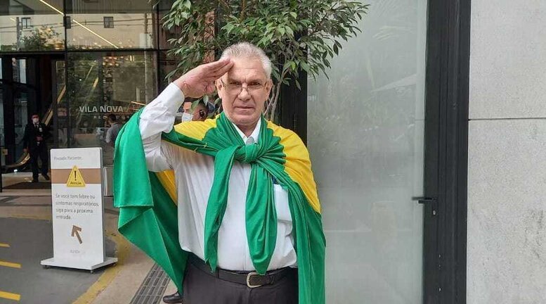 Antonio da Silva Ortega, de 69 anos, levou uma carta para ser entregue a Bolsonaro