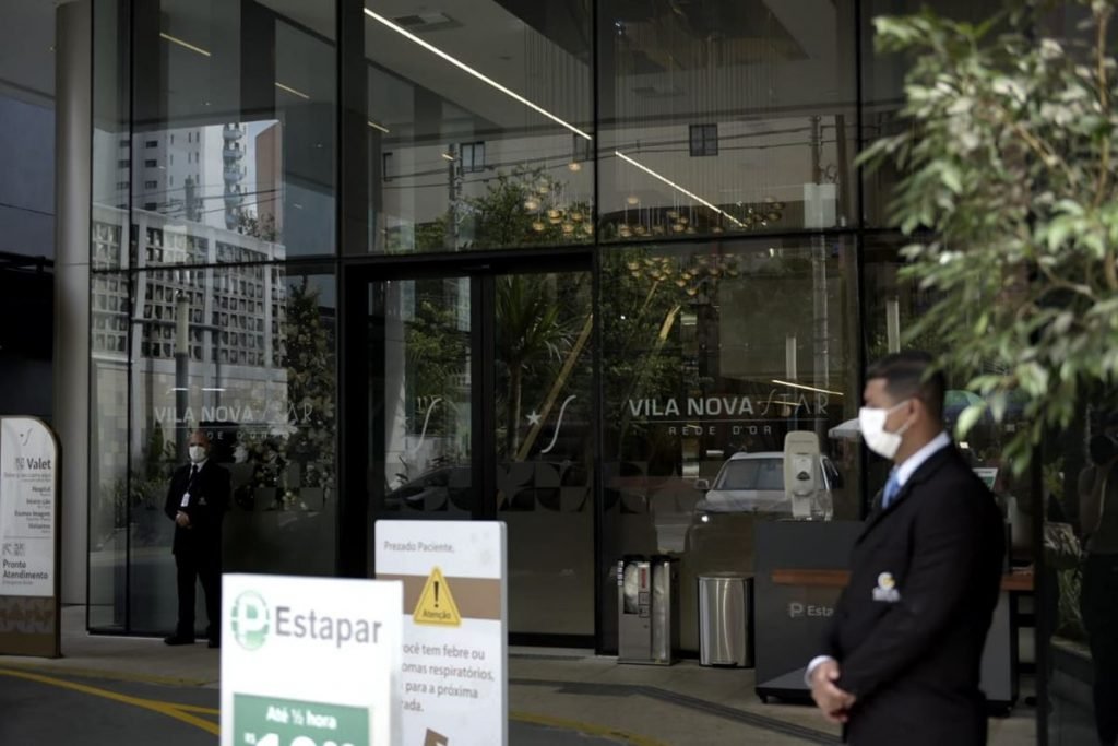 Fachada do hospital Vila Nova Star, onde o presidente Jair Bolsonaro se encontra internado