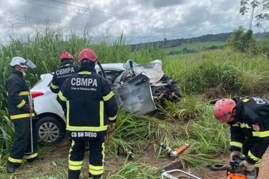 Acidente casal jovem fotografos goias para acidente
