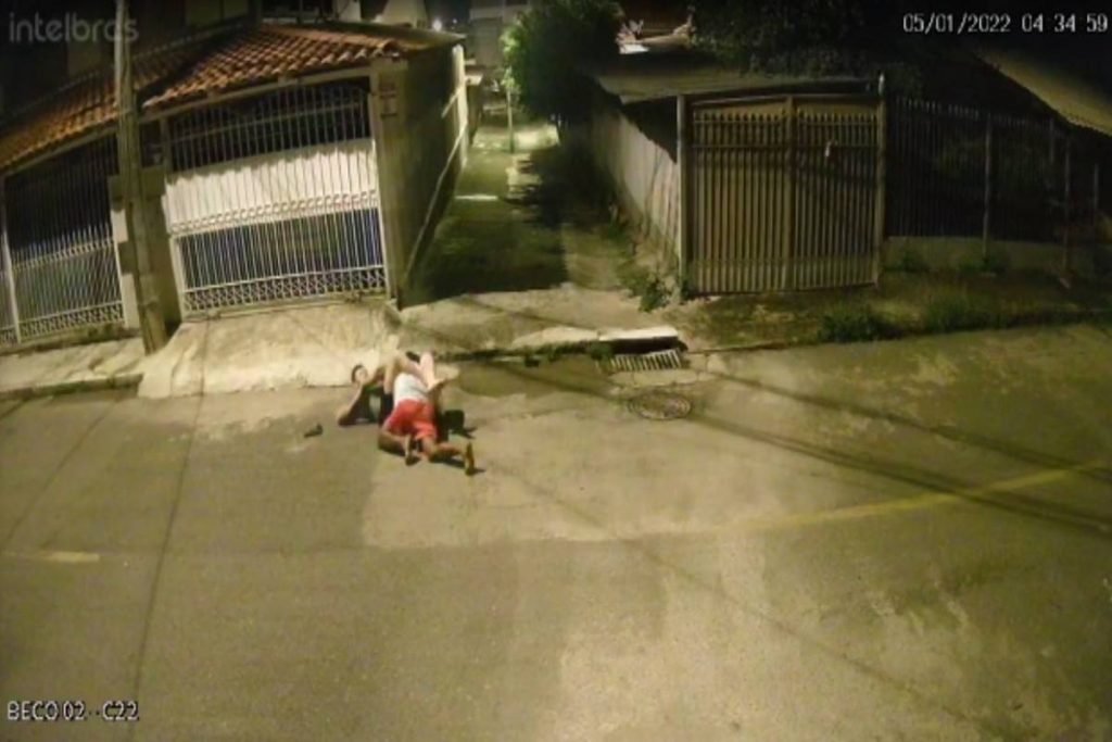 Policial rende suspeito de furto