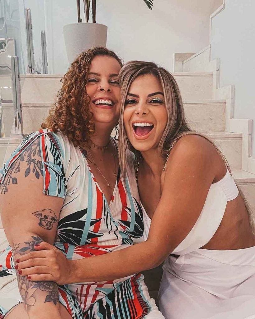 Evelyn Regly e a irmã, Lívia