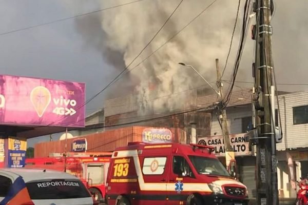 incêndio destrói supermercado em João Pessoa