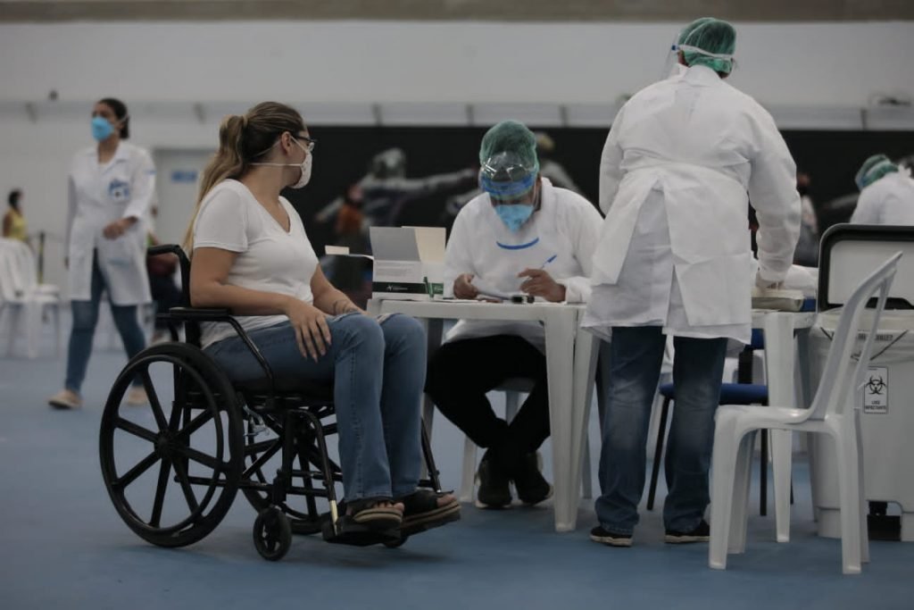 Testagem para Covid-19 na cidade do Rio de Janeiro teve longas filas nesta quinta-feira (6/1)