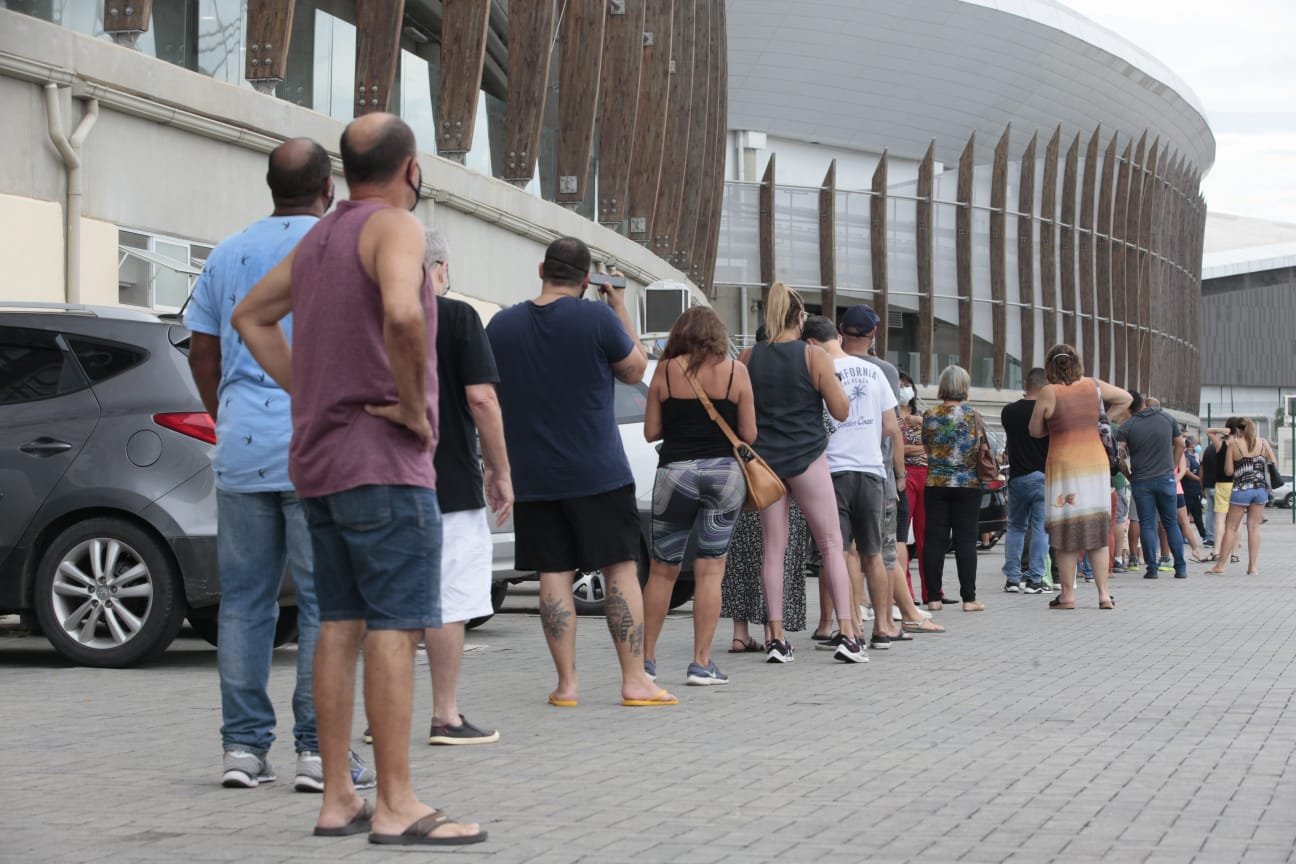 Testagem para Covid-19 na cidade do Rio de Janeiro teve longas filas nesta quinta-feira (6/1)