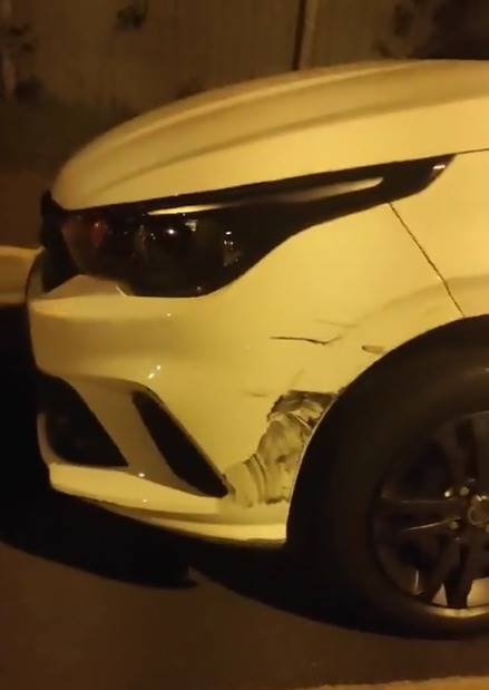 Carro branco batido
