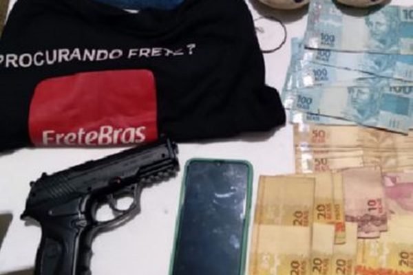 Jaguaquara: Polícia Militar recupera dinheiro após assalto em frente à delegacia