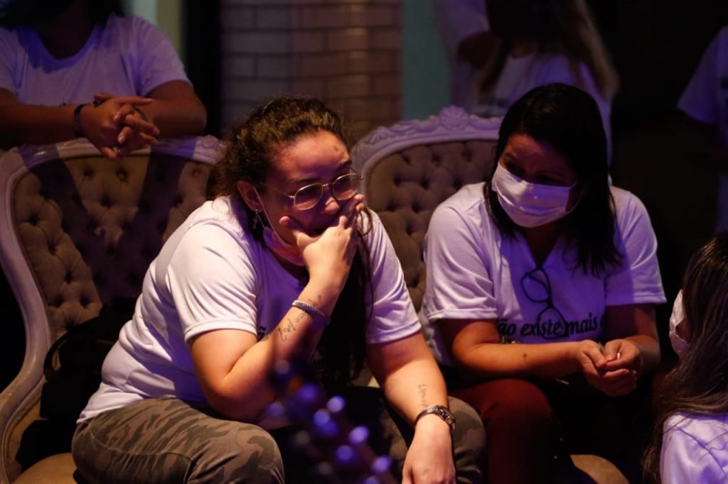 Culto de ação de graças ao sertanejo Maurílio, morto há 9 dias, acontece na Igreja Atmosfera em Goiânia (GO). A cerimônia é organizada por amigos e familiares do cantor.