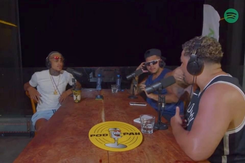 MC Livinho no Podpah, com Mítico e Igão