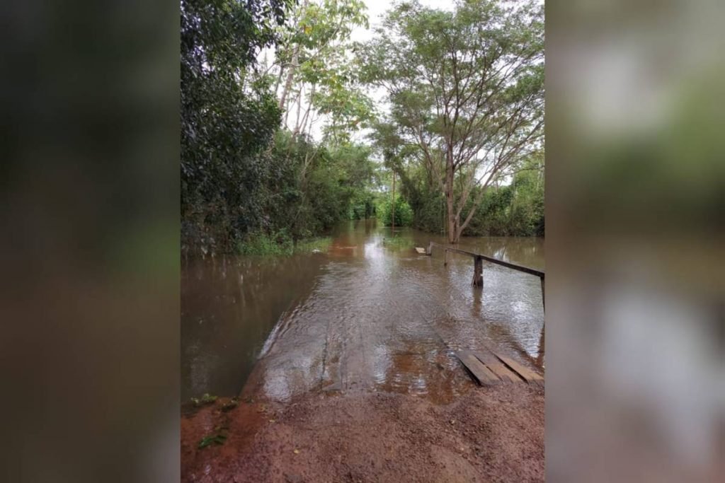 rio araguaia na região da viúva, em nova crixás, goiás, onde antes estava seco