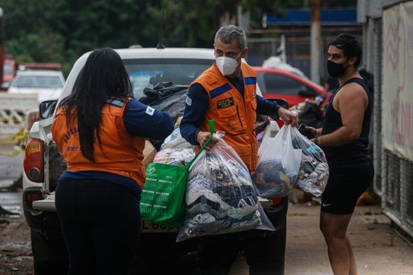 doações para os atingidos pelo desabamento em Taguatinga