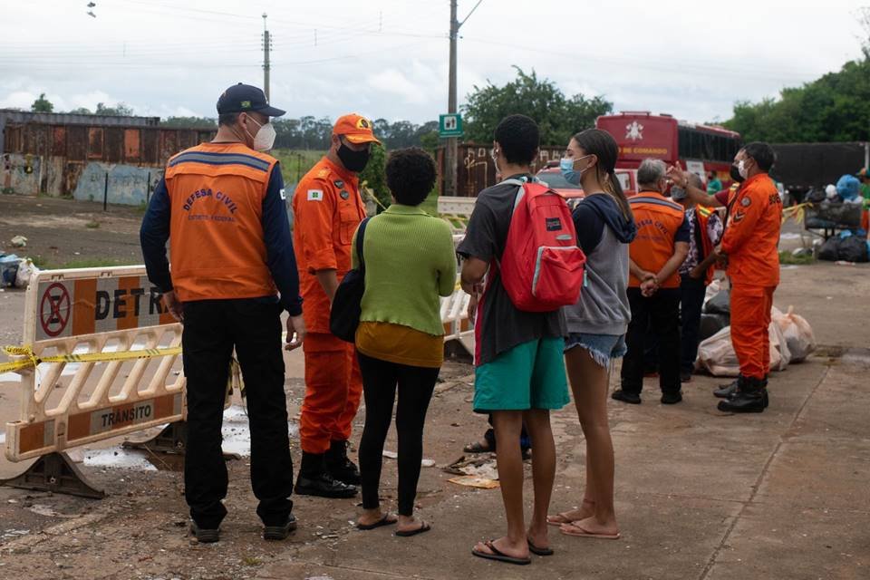 Doações de roupas para as vítimas do desabamento do prédio em Taguatinga