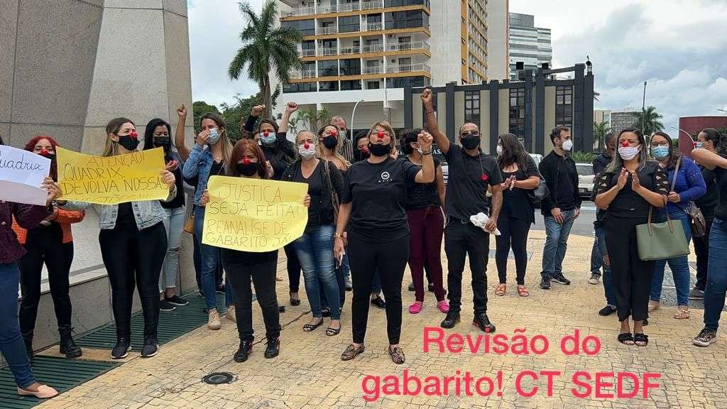 pessoas protestando