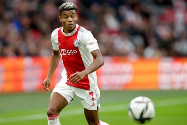 Ajax vende David Neres ao Shakhtar Donetsk