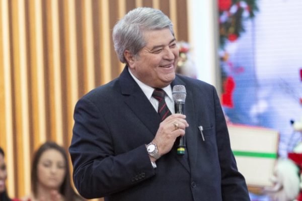 José Luiz Datena, apresentador da TV Bandeirantes durante um programa da emissora