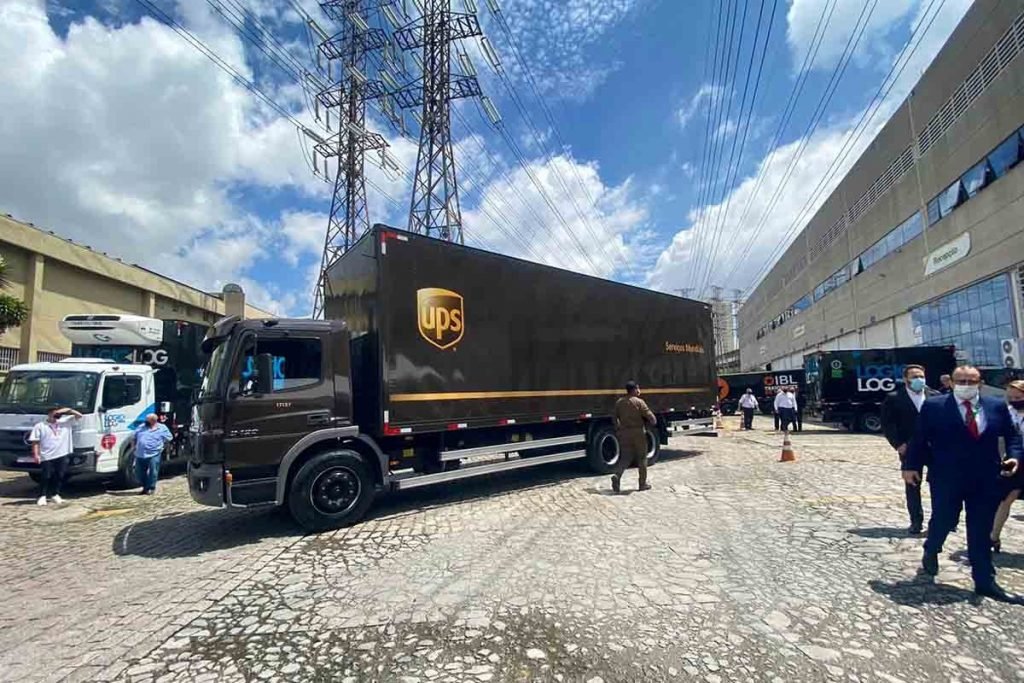 Primeiro lote de vacina contra a Covid para crianças chega ao Brasil