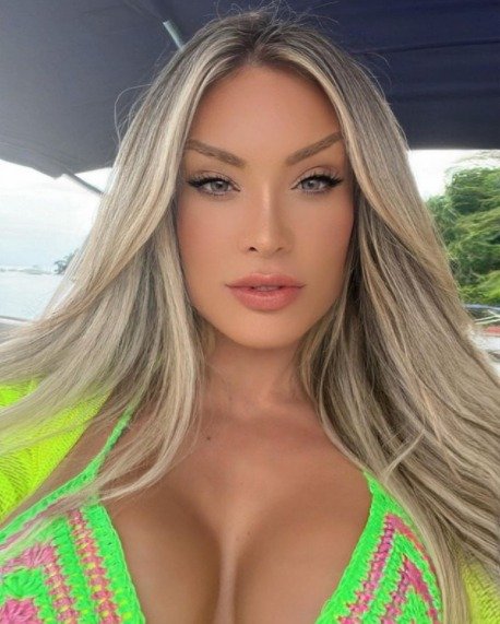 Tati Lobão