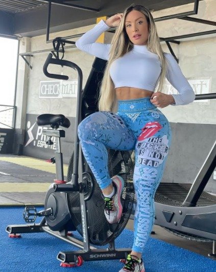 Tati Lobão