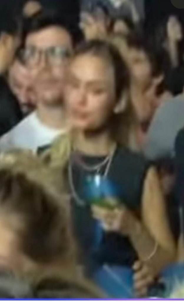 Sarah Andrade é flagrada aos beijos em balada